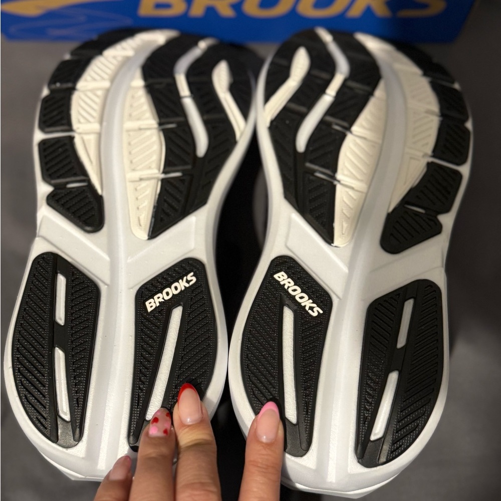 Brand New Brooks Ghost Max 3 Running Shoes, Women’s 7 Wide - Picture 6 of 7